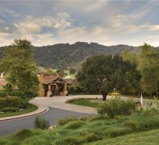 The Rosewood CordeValle's impressive entrance in incredible California.