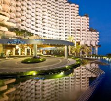 The Royal Cliff Beach Hotel's impressive hotel entrace situated in astounding Pattaya.