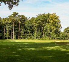 View Golf du Sart's lovely golf course in marvelous Northern France.