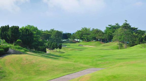 St Andrews 2000 Country Club offers among the top golf course within Pattaya