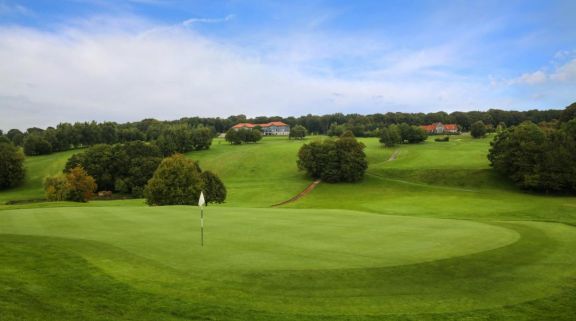 Saint-Omer Golf offers several of the best golf course near Northern France